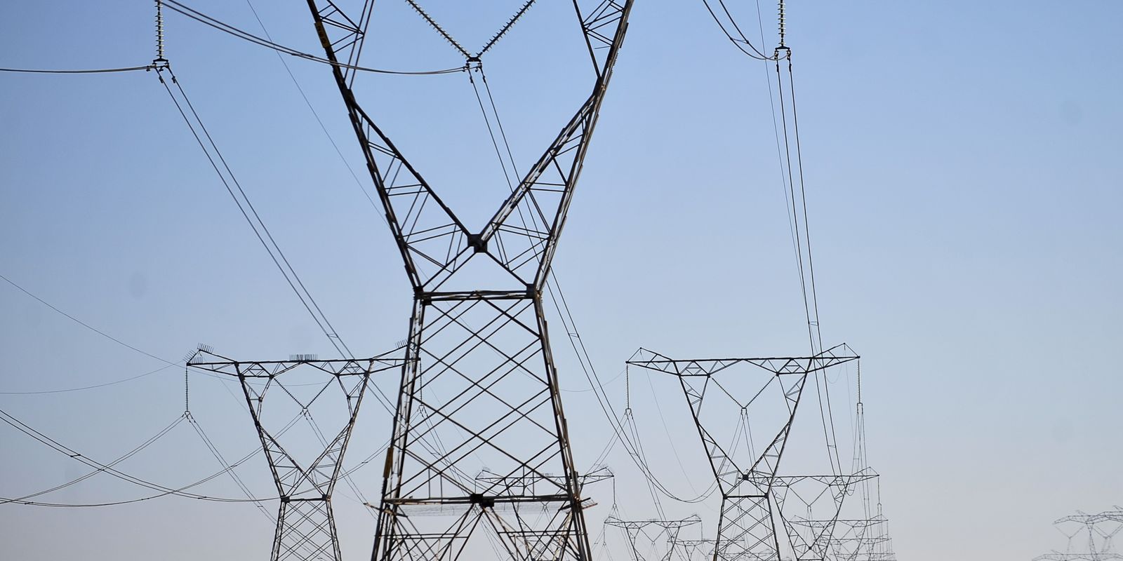 Aneel leiloa cinco lotes de linhas de transmissão de energia