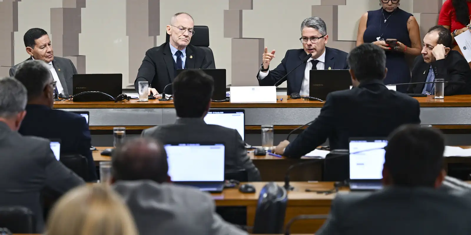 CPI do Crime aprova pedido para investigar beneficiários do Master