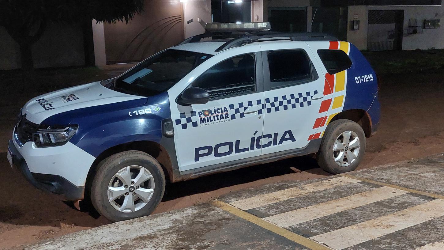 Homem é preso após agredir ex-companheira e tentar atropelá-la em praça pública