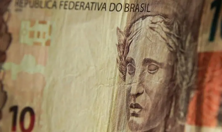 Governo de SP aplica multa recorde de R$ 1 bilhão contra Fast Shop